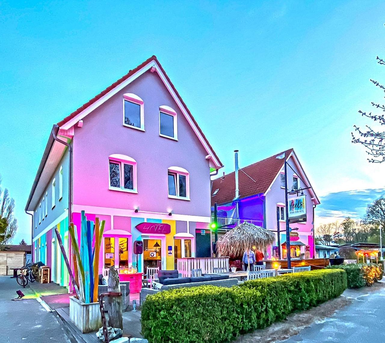 Feels Beach Club Hotel คูล็องสบอร์น ภายนอก รูปภาพ